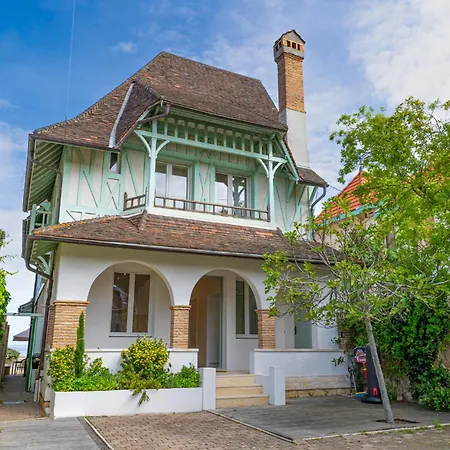 Somptueuse Demeure Arcachonnaise De Caractere Avec Acces Direct A La Villa