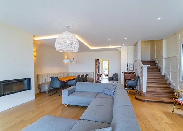 Somptueuse Demeure Arcachonnaise De Caractere Avec Acces Direct A La アルカション