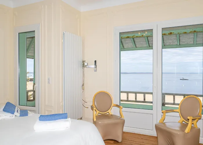 Somptueuse Demeure Arcachonnaise De Caractere Avec Acces Direct A La * アルカション